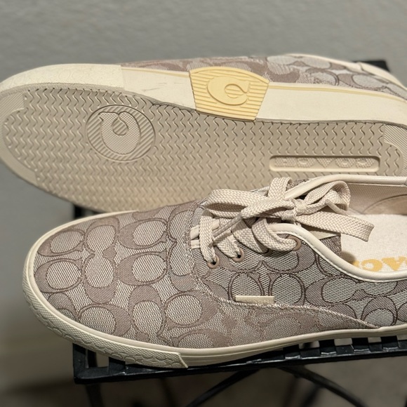 Brand new Coach City Skate Sneaker in Tan Signature canvas! No box! Size 9.5B - Picture 4 of 8